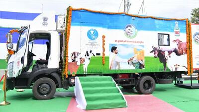 Andhra Pradesh chief minister YS Jagan Mohan Reddy flagged off a fleet of 175 mobile veterinary ambulances at his camp office at Tadepalli in Guntur district. (HT)