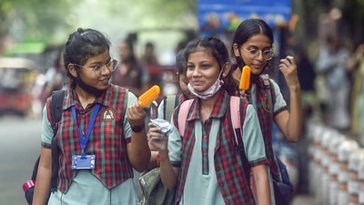 Parent groups in the Capital, meanwhile, reiterated their demand for early closure of schools in view of the unrelenting heat. (Raj K Raj /HT Photo) (HT_PRINT) Parent groups in the Capital, meanwhile, reiterated their demand for early closure of schools in view of the unrelenting heat. (Raj K Raj /HT Photo) (HT_PRINT)