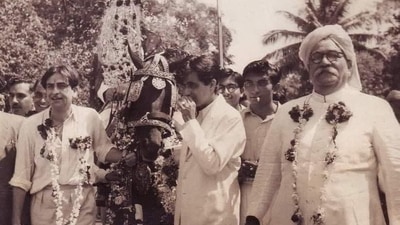 Dilip Kumar, Raj Kapoor, Randhir Kapoor at Prem Nath's wedding. Dilip Kumar, Raj Kapoor, Randhir Kapoor at Prem Nath's wedding.