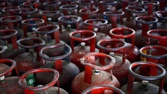 LPG cylinder in Delhi has gone up to <span class='webrupee'>?</span>1,003 from <span class='webrupee'>?</span>809 in the last year. (REPRESENTATIVE PHOTO)