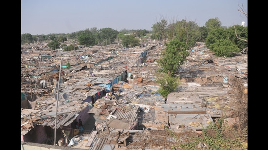 According to Rajnish Wattas, former principal of the Chandigarh College of Architecture, Chandigarh needs to manage the tough balancing act of wisely using the scarce vacant land for rehabilitation and also realising that it cannot be a permanent solution for wave after wave of migrant workers moving to the city. (HT File)