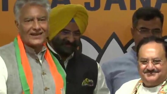 Sunil Jakhar being inducted into BJP by party national president JP Nadda (ANI)