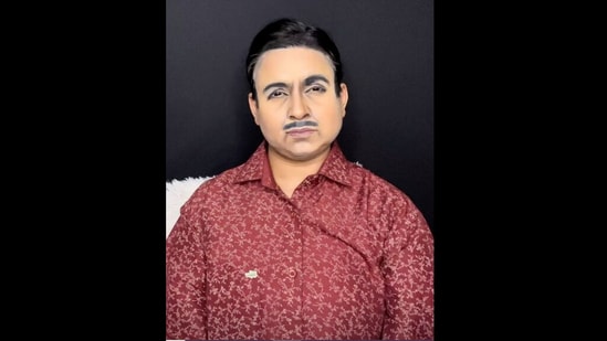 Dikshita Jindal looking like Jethalal from Taarak Mehta ka Ooltah Chashmah after the makeup transformation.&nbsp;(Instagram/@ stuck.in.a.paradise)