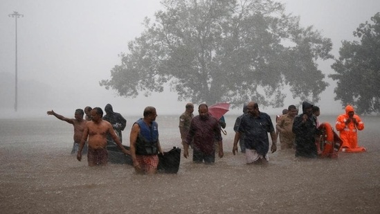 Heavy rains lash Kerala, IMD issues ‘orange’ alert in 12 districts(REUTERS)