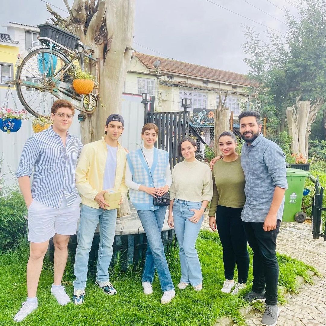 Actors Khushi Kapoor and Vedang Raina with their fans in Ooty.