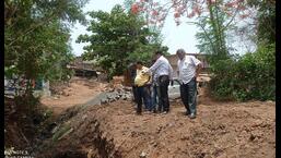 MIDC, MPCB claim to take measures controlling pollution in Waldhuni river. Representatives of the Waldhuni river conservation committee and officers of Ambernath Municipal Council visit the ongoing work for septic tank at Fansipada village in Ambernath. (HT PHOTO)