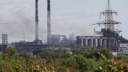 Uma vista mostra a siderúrgica Azovstal durante o conflito Ucrânia-Rússia na cidade portuária de Mariupol, no sul.