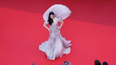 For the accessories, Aishwarya chose statement diamond rings, dazzling ear cuffs and matching high heels. (REUTERS)