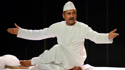 Mahmood Farooqui in performance (Courtesy author-performer) Mahmood Farooqui in performance (Courtesy author-performer)