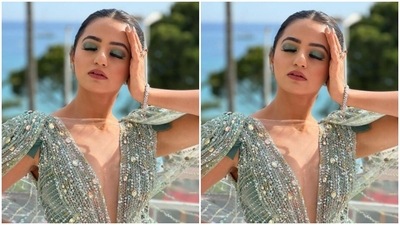 In blue-stone studded silver ear studs and a silver bracelet from the shelves of Mozaati, Helly accessorised her look. (Instagram/@hellyshahofficial)