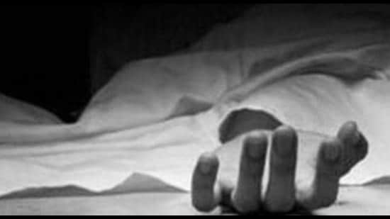 An 18-year-old girl died by suicide in Dombivli after her 22-year-old brother removed the SIM card from her mobile and scolded her for using it often and not listening to her parents. (HT FILE PHOTO)