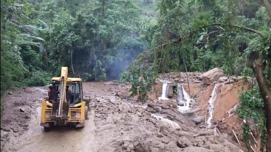 Landslide cuts off Tamenglong-Tamei route in Manipur | Latest News ...