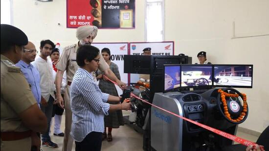 SSP, traffic Manisha Choudhary inaugurating the driving simulators at Children’s Traffic Park in Sector 23, Chandigarh. (HT Photo)