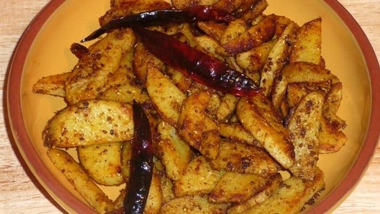 Supports gut health: The fiber and resistant starch in taro root are fermented by gut bacteria to form short-chain fatty acids, which may protect against colon cancer and inflammatory bowel disease.(Pinterest)
