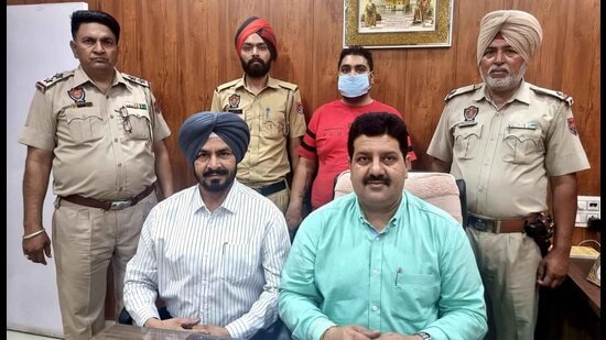 The accused, Bhushan Verma, in Ludhiana police custody. He is already facing trial in a drugs case. (HT Photo)