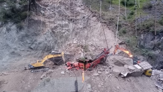 Several ambulances were dispatched to the location from Banihal.(HT Photo) Several ambulances were dispatched to the location from Banihal.(HT Photo)