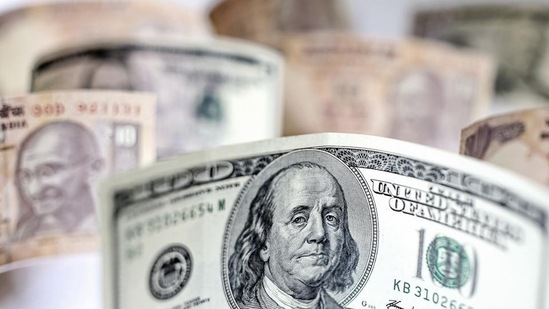 According to the data, Singapore is at the top in terms of investor countries with 27% of FDI equity inflows, followed by the US (18%) and Mauritius (16%) in 2021-22.(Dhiraj Singh/Bloomberg) According to the data, Singapore is at the top in terms of investor countries with 27% of FDI equity inflows, followed by the US (18%) and Mauritius (16%) in 2021-22.(Dhiraj Singh/Bloomberg)