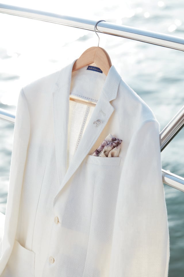 This sophisticated, two-button lightweight jacket is perfect for weekend of leisure wear. Wear this with linen trousers or a pair of snug fit jeans. This sophisticated, two-button lightweight jacket is perfect for weekend of leisure wear. Wear this with linen trousers or a pair of snug fit jeans.