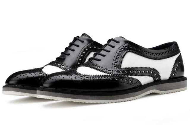 The dual coloured black and white, laced Golf designer brogues from ESCARO ROYALE are perfect to dress your summer suit for a cocktail or a party. The dual coloured black and white, laced Golf designer brogues from ESCARO ROYALE are perfect to dress your summer suit for a cocktail or a party.