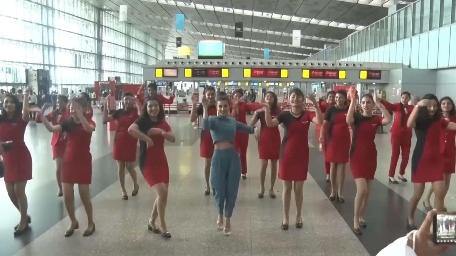 SpiceJet flight attendants participate in flash mob at Kolkata airport 