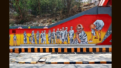 Redone to acquire a vibrant avatar, the walls at Chanakyapuri reflect the rich history of India and its Capital. From India Gate to Rashtrapati Bhavan and Jantar Mantar to the Police Memorial, a host of significant landmarks can be spotted on the walls of this half kilometre-long underpass. (Photo: Dhruv Sethi/HT) Redone to acquire a vibrant avatar, the walls at Chanakyapuri reflect the rich history of India and its Capital. From India Gate to Rashtrapati Bhavan and Jantar Mantar to the Police Memorial, a host of significant landmarks can be spotted on the walls of this half kilometre-long underpass. (Photo: Dhruv Sethi/HT)