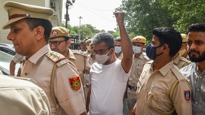 Delhi University professor Ratan Lal, who was earlier arrested for his social media post on the Gyanvapi Mosque, being produced at Tis Hazari Court in New Delhi.&nbsp; (Sanchit Khanna)