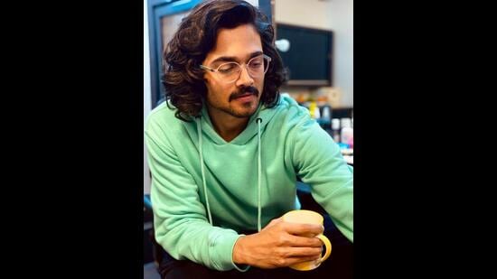 Youtuber Bhuvan Bam, likes his ginger tea with biscuits.