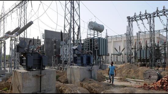 The 220kV substation will supply power to four more 66kV substations each at sectors 18, 15, 38 and MG Road. (HT photo) The 220kV substation will supply power to four more 66kV substations each at sectors 18, 15, 38 and MG Road. (HT photo)
