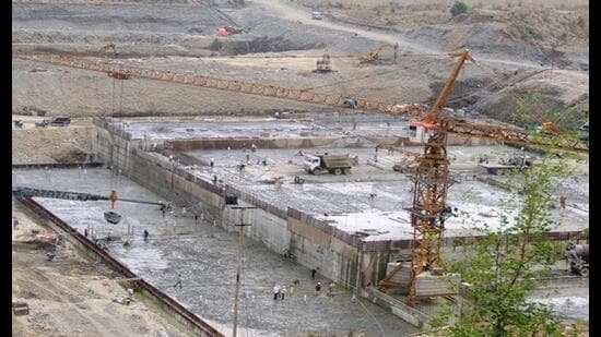 Senior officials of Jammu and Kashmir and Punjab governments on Saturday jointly inspected progress on the prestigious Shahpur Kandi Dam project, an official spokesman said.