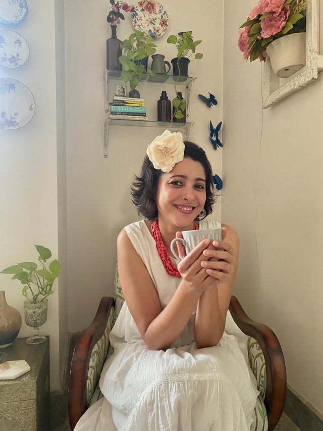 Designer Nida Mahmood, likes to add healthy ingredients like curcumin, ginger, cloves in her tea. Designer Nida Mahmood, likes to add healthy ingredients like curcumin, ginger, cloves in her tea.