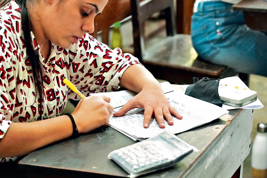 While some students start preparing on the first day itself when classes for the new batch begin, whereas others tend to procrastinate and wait till the day before the paper. (Photo: Gokul VS/HT) While some students start preparing on the first day itself when classes for the new batch begin, whereas others tend to procrastinate and wait till the day before the paper. (Photo: Gokul VS/HT)