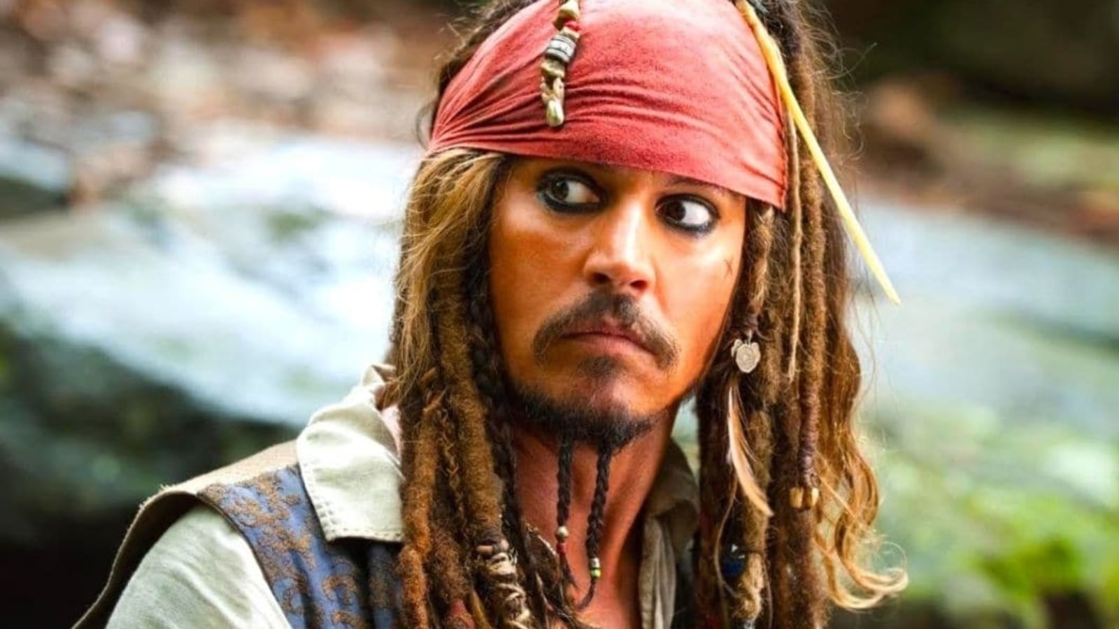 captain jack sparrow running wallpaper