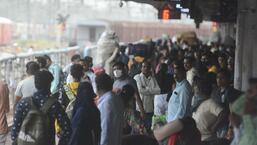 Crowd at Pune railway station. (HT FILE PHOTO)