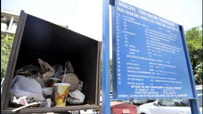 The rates vary between ₹100 and ₹600 per floor across various slabs, the lowest for general trade shops (dry waste) in booths and highest for small eateries, spas, salons, etc (wet waste) in two-bay shops. (HT File Photo) The rates vary between ₹100 and ₹600 per floor across various slabs, the lowest for general trade shops (dry waste) in booths and highest for small eateries, spas, salons, etc (wet waste) in two-bay shops. (HT File Photo)