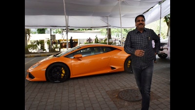 The agency formed to investigate the offences of bribery and corruption further found 1.5 kg of gold and other diamond jewellery. (Anshuman Poyrekar/HT Photo)