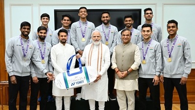 Prime Minister Narendra Modi, union sports minister Anurag Thakur and Assam chief minister Himanta Biswa Sarma with the members of Thomas Cup-winning Indian men's badminton team. (Twitter/Anurag Thakur) Prime Minister Narendra Modi, union sports minister Anurag Thakur and Assam chief minister Himanta Biswa Sarma with the members of Thomas Cup-winning Indian men's badminton team. (Twitter/Anurag Thakur)