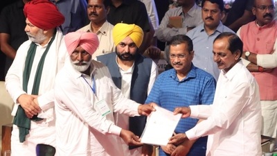 Punjab CM Bhagwant Mann, Delhi CM Arvind Kejriwal and their Telangana counterpart K Chandrashekar Rao in Chandigarh on Sunday,&nbsp; (Keshav Singh/HT photo)