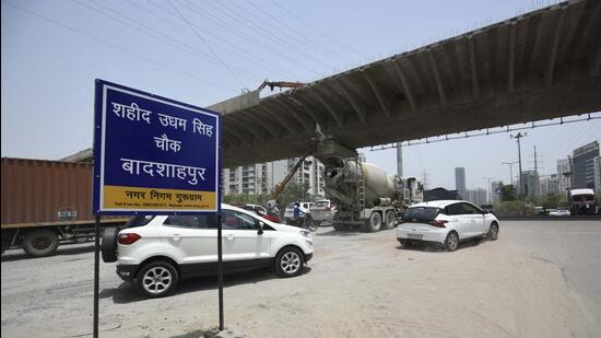 Gurugram, India - May 22: Municipal Corporation Gurugram (MCG) placed a board at Vatika City Chowk renaming it as Shaheed Udham Singh Chowk on Gurugram-Sohna Road near Badshahpur village, in Gurugram, India, on Sunday, 22 May 2022. (Photo by Parveen Kumar/Hindustan Times) Gurugram, India - May 22: Municipal Corporation Gurugram (MCG) placed a board at Vatika City Chowk renaming it as Shaheed Udham Singh Chowk on Gurugram-Sohna Road near Badshahpur village, in Gurugram, India, on Sunday, 22 May 2022. (Photo by Parveen Kumar/Hindustan Times)