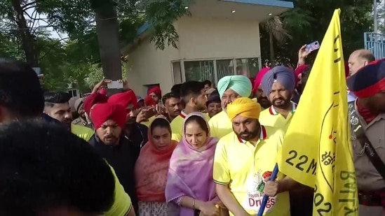 Punjab chief minister Bhagwant Mann flags off bicycle rally against drugs in Sangrur, Punjab.(Twitter/ANI) Punjab chief minister Bhagwant Mann flags off bicycle rally against drugs in Sangrur, Punjab.(Twitter/ANI)