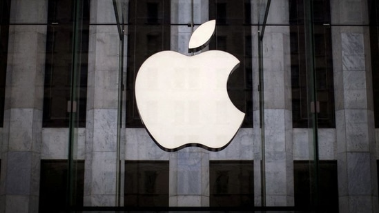 An Apple logo hangs above the entrance to a store on 5th Avenue in the Manhattan borough of New York City, July 21, 2015. REUTERS/Mike Segar(REUTERS)