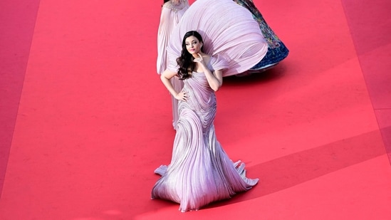 Cannes 2023: Aishwarya Rai Takes The Drama Quotient Through The Roof In A  Silver Sequin Hooded Gown With An Oversized Bow