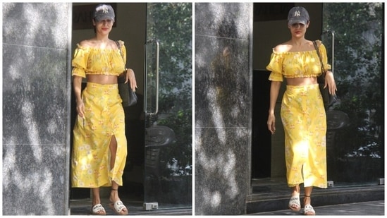 On Sunday, Malaika stepped out in the bay to run errands in a casual-chic look. Paparazzi clicked the star in Mumbai, dressed in a printed co-ord crop top and skirt set. Her choice of ensemble proved why prints need to have a place in everyone's summer closet. And we are taking notes from her style guide.(HT Photo/Varinder Chawla)