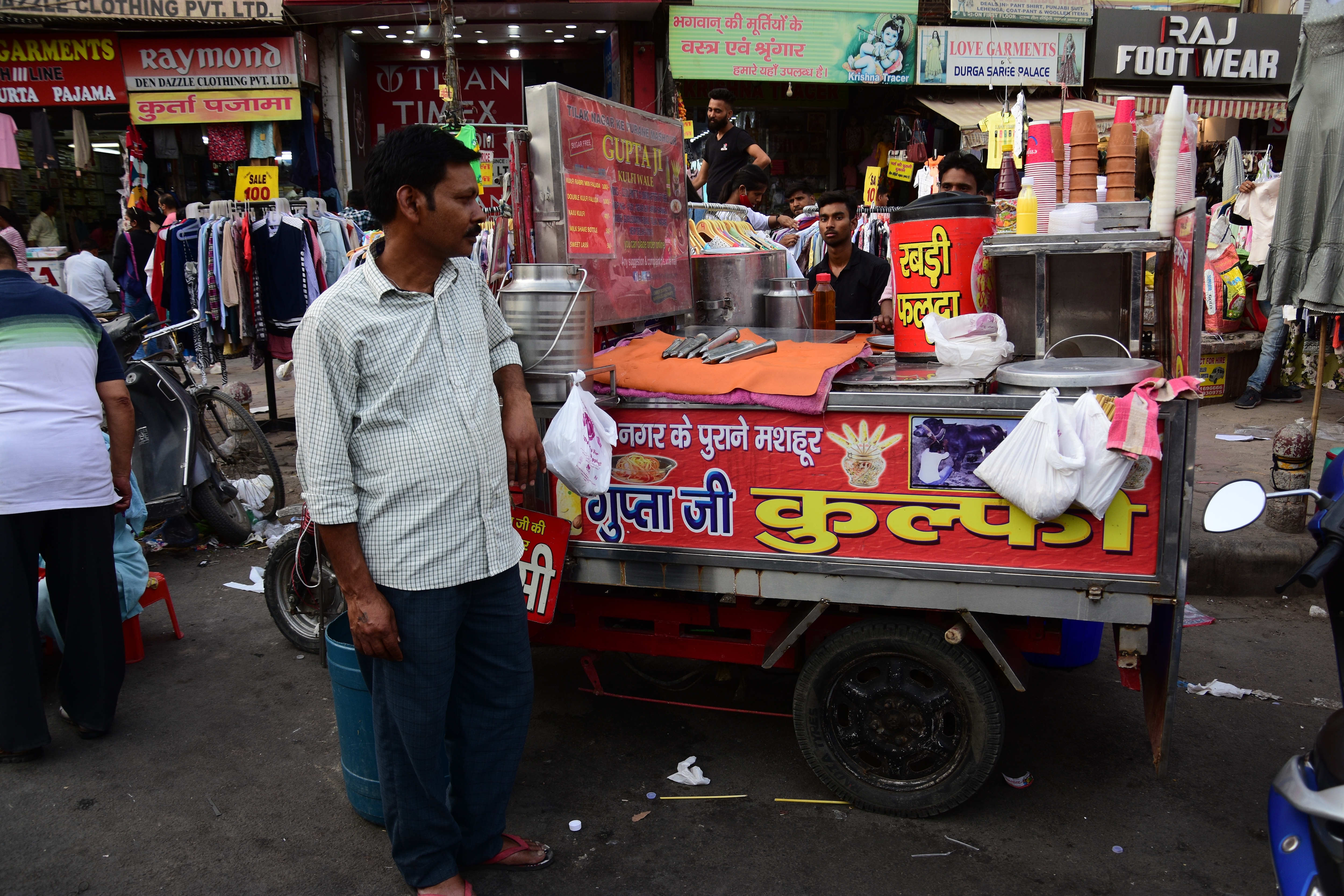 Gupta Ji Kulfi Wale dates back to 1976 and before the pandemic offered various flavours, ranging from chocolate to paan kulfis. (Photo: Manish Rajput/HT) Gupta Ji Kulfi Wale dates back to 1976 and before the pandemic offered various flavours, ranging from chocolate to paan kulfis. (Photo: Manish Rajput/HT)