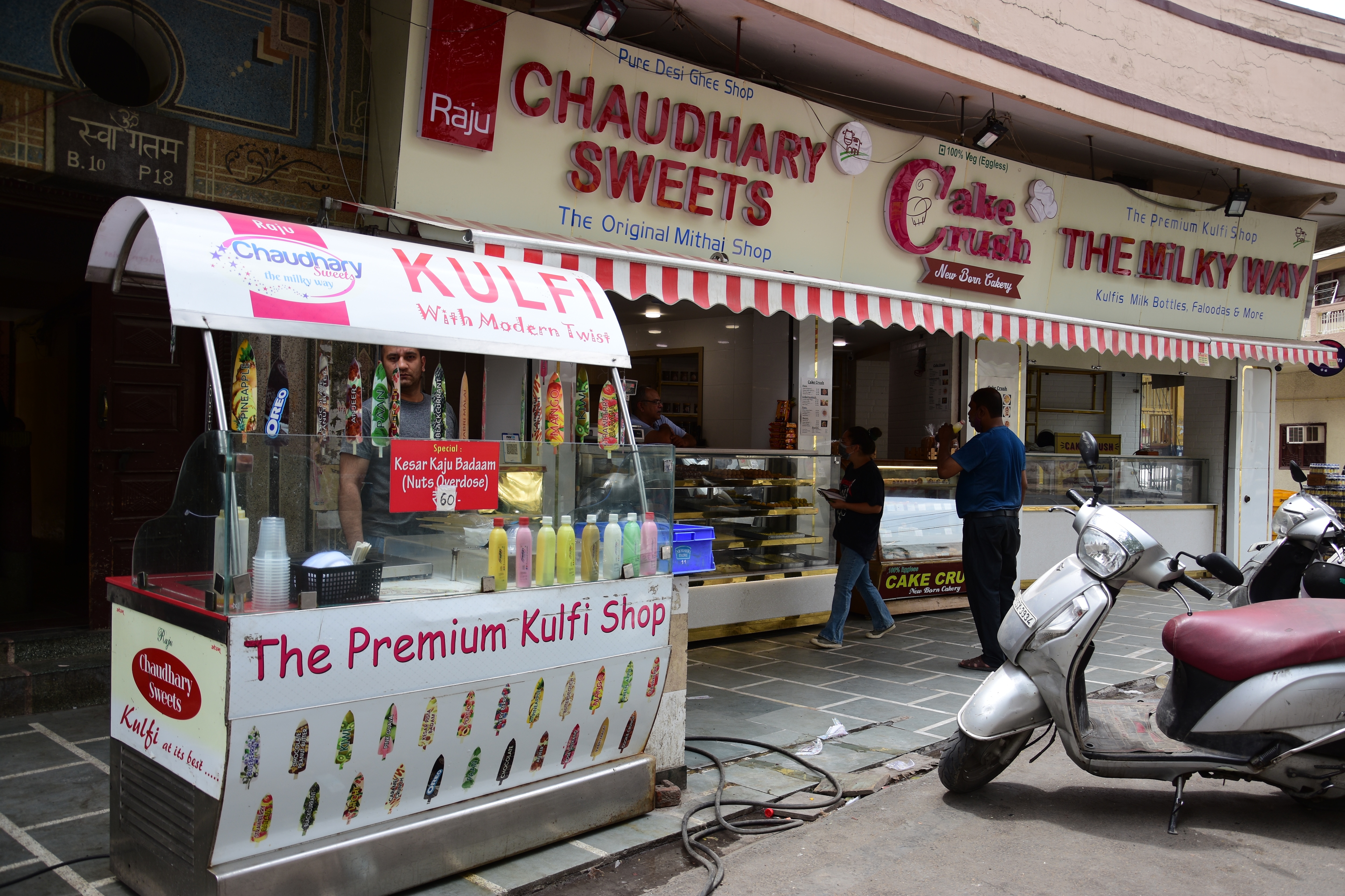 Chaudhary Sweets Corner (Original) offers a range of varieties, from fruit-based kulfis with real fruit chunks to exotic caramel and rose flavours. (Photo: Manish Rajput/HT) Chaudhary Sweets Corner (Original) offers a range of varieties, from fruit-based kulfis with real fruit chunks to exotic caramel and rose flavours. (Photo: Manish Rajput/HT)