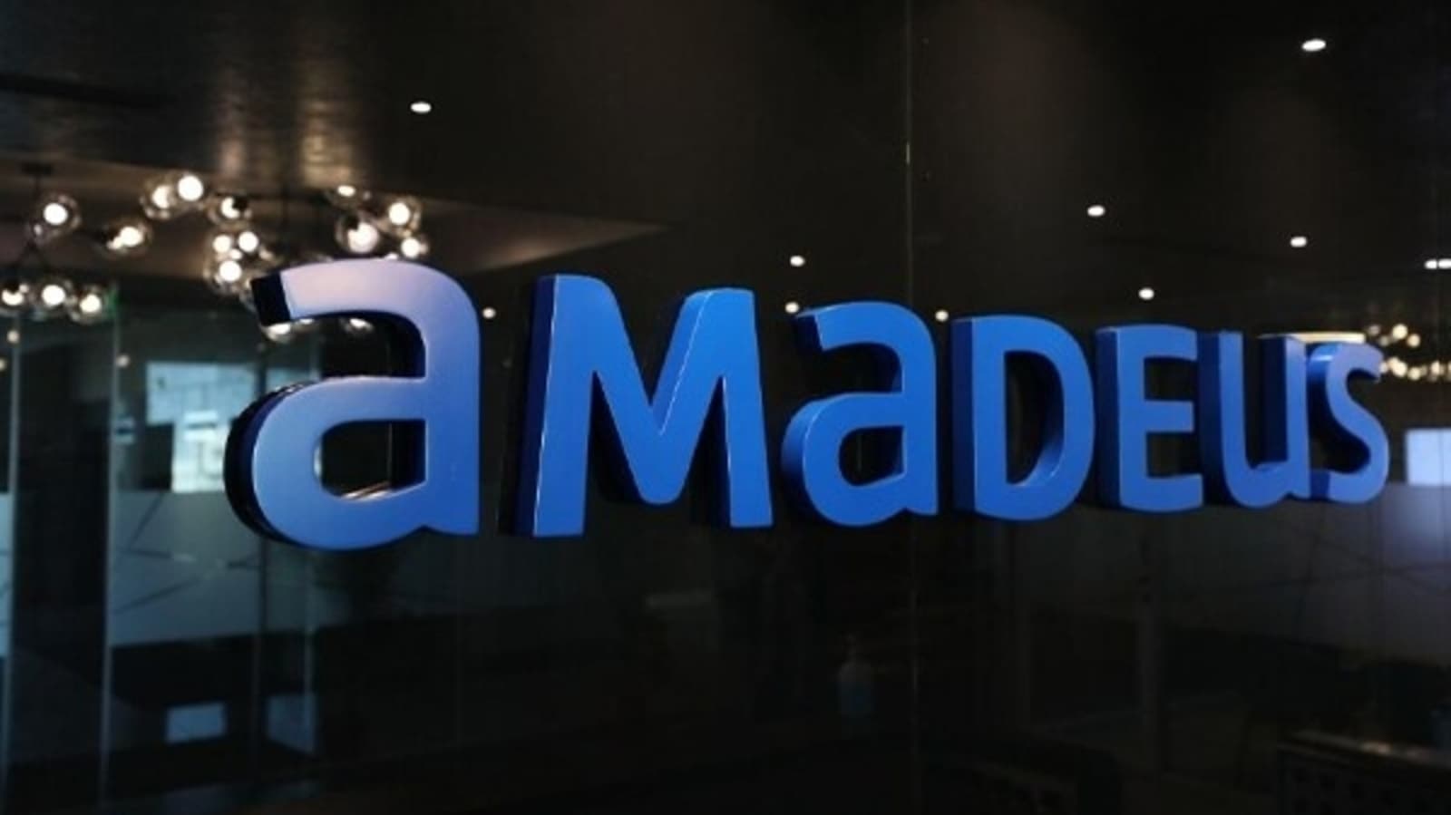 Bold, Feminine, Restaurant Logo Design for Empório Amadeus by Mario |  Design #22349406