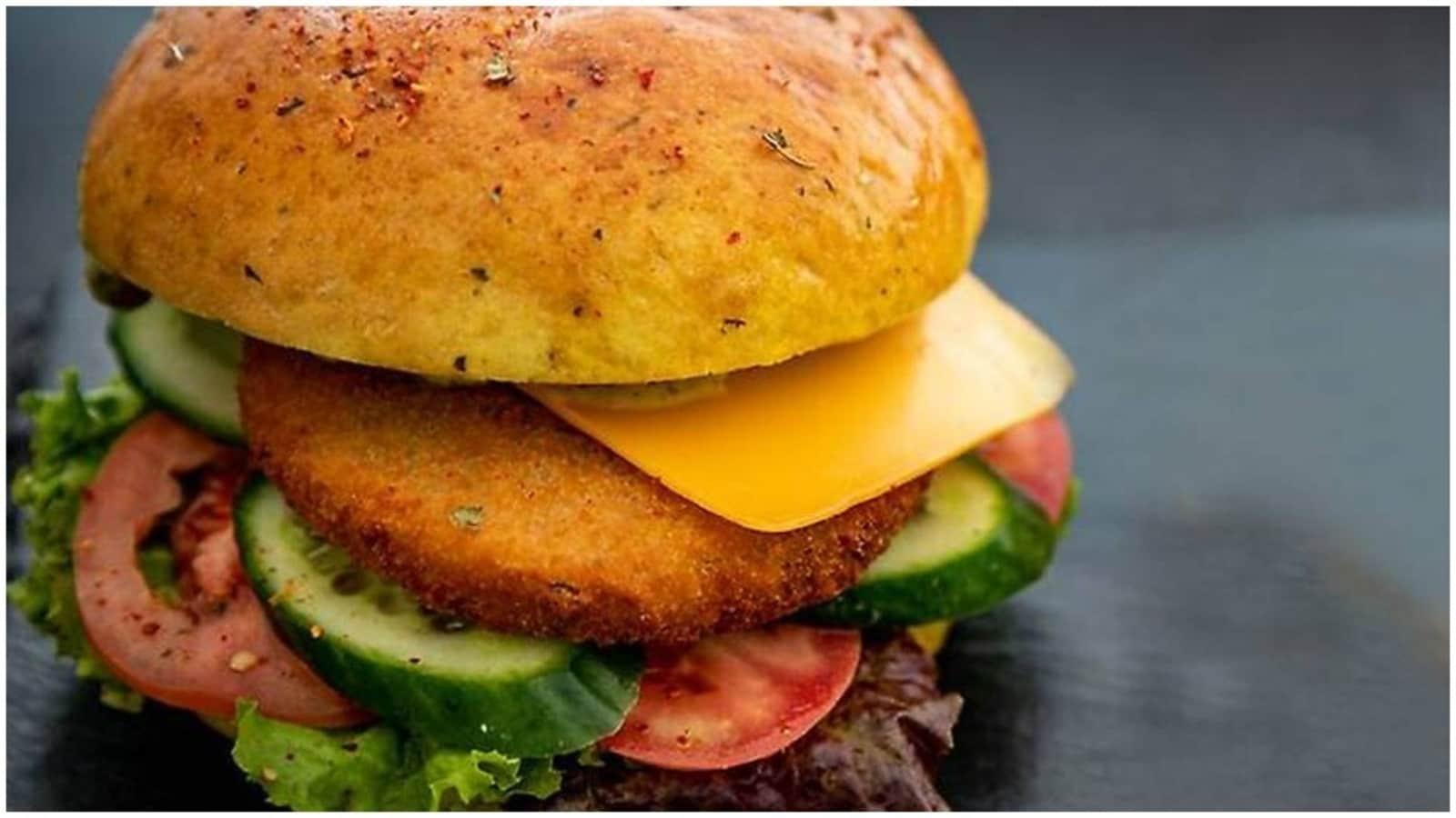Veg Burger to spice up all the summer evenings. Recipe inside
