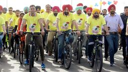 Punjab CM Bhagwant Mann and Sangrur SSP Mandeep Singh Sidhu participating in a cycle rally against drugs on Sunday. (ANI)
