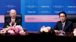 O presidente dos EUA, Joe Biden, e o primeiro-ministro do Japão, Fumio Kishida, participam de um evento de lançamento do Indo-Pacific Economic Framework for Prosperity (IPEF) na Izumi Garden Gallery em Tóquio, Japão.