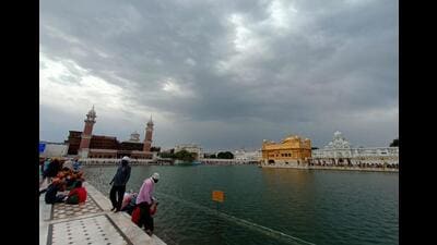 The Golden Temple in Amritsar on a cloudy Monday morning. The temperature dipped by several degrees after overnight rain in Punjab and neighbouring Haryana. (Sameer Sehgal/HT) The Golden Temple in Amritsar on a cloudy Monday morning. The temperature dipped by several degrees after overnight rain in Punjab and neighbouring Haryana. (Sameer Sehgal/HT)