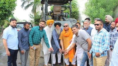 MLA Gurpreet Bassi Gogi inaugurating construction of roads in Punjab Mata Nagar area in Ludhiana. (Harvinder Singh/HT)